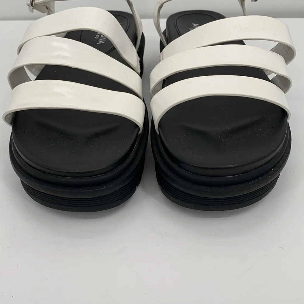 Arizona Jean Co. White Sandals Size 10 - Picture 2 of 6